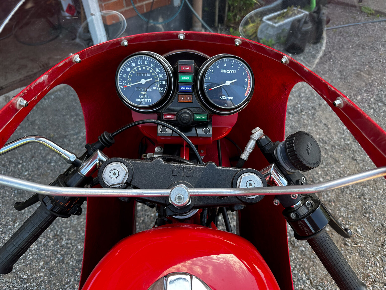 Aussenfoto 1983 Ducati 900 Mike Hailwood Replica