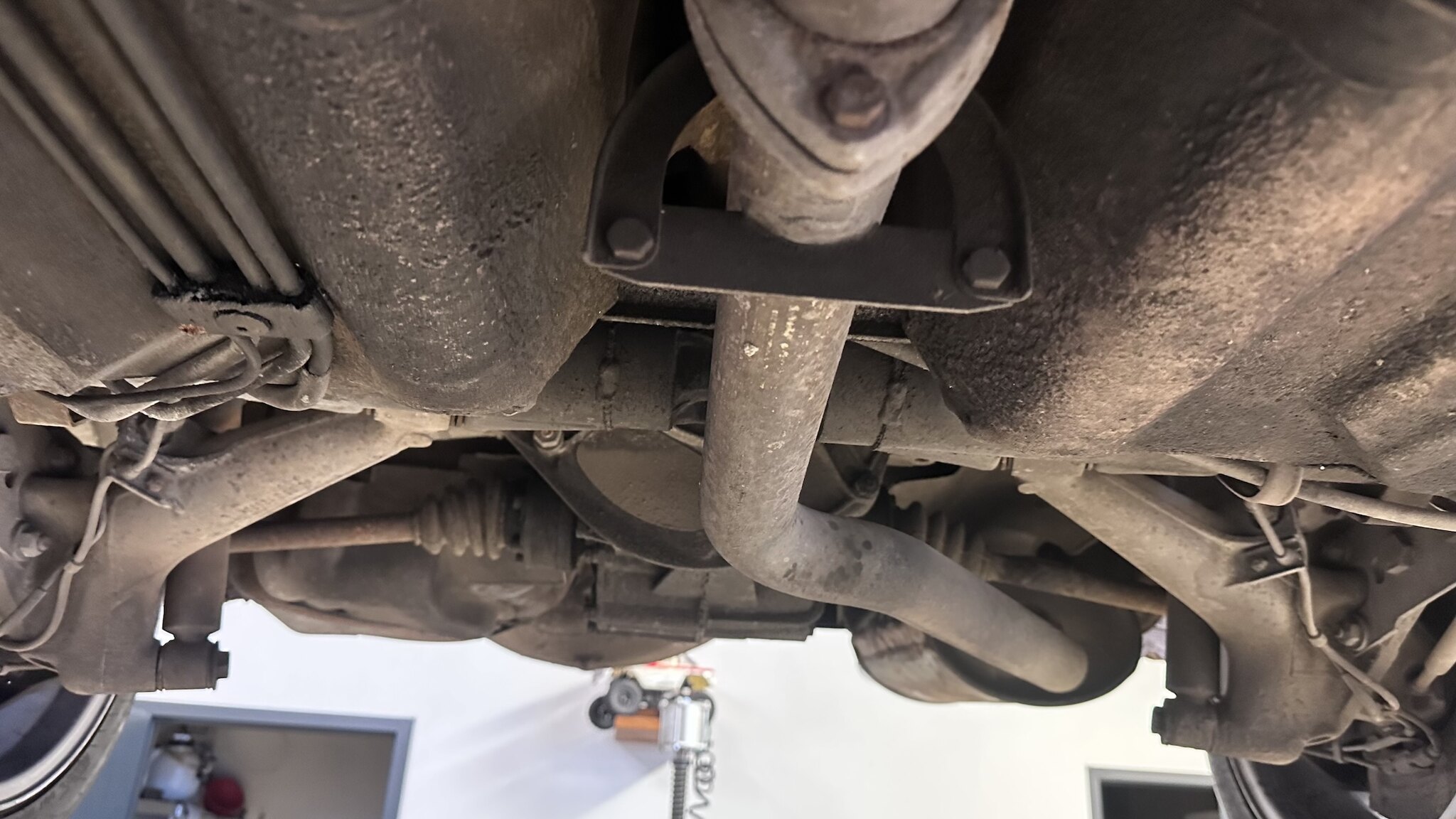 Image of 1986 Porsche 944 mechanics