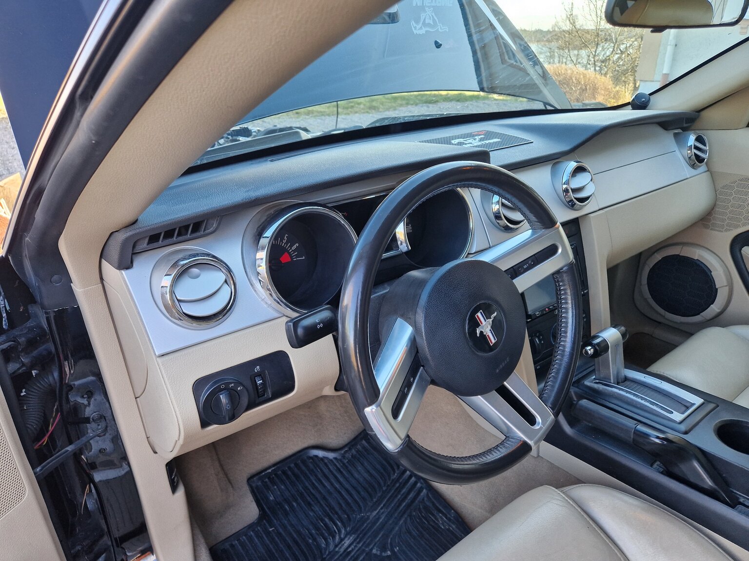 Interior image of 2007 Ford Mustang V6 