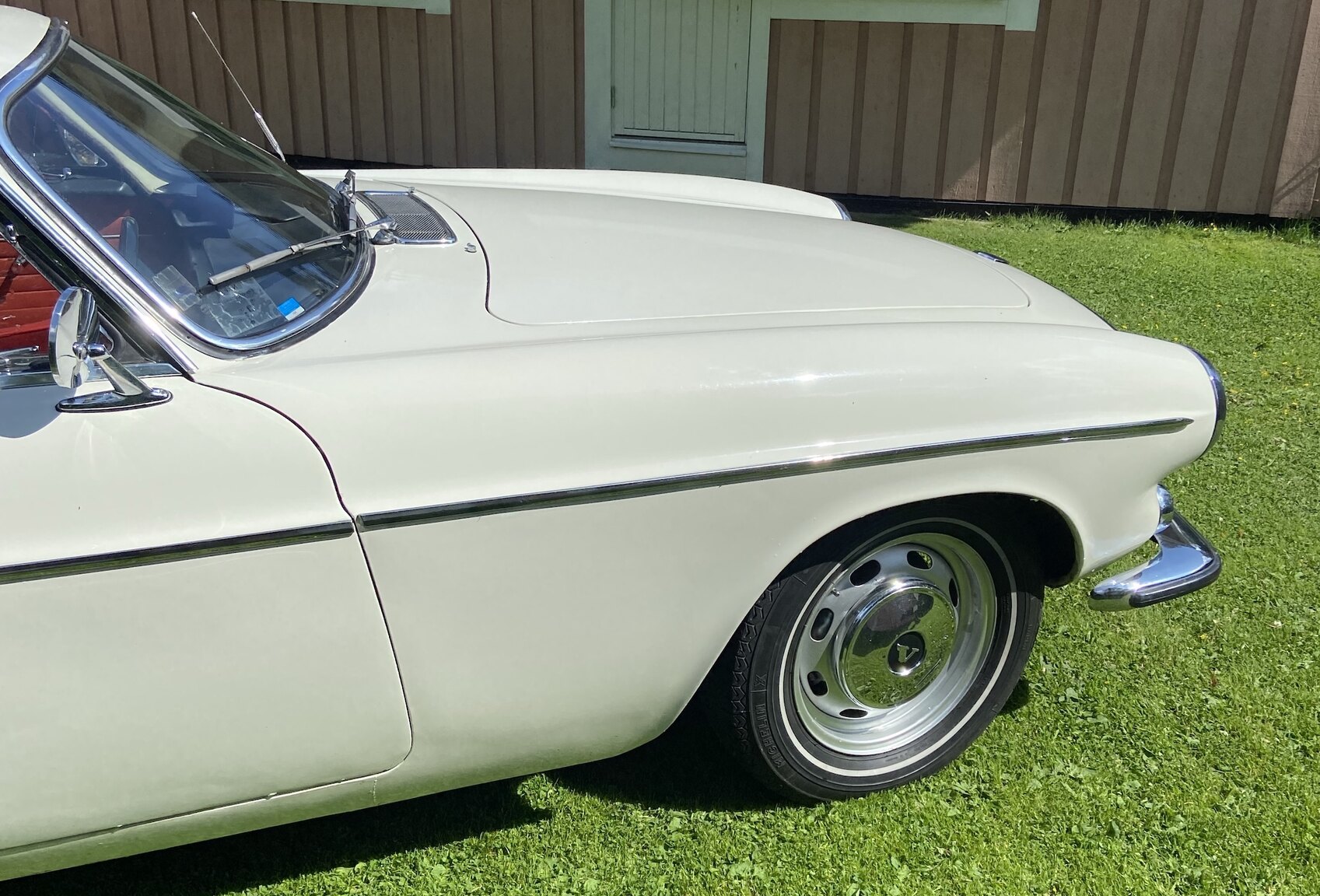 Exterior image of 1968 Volvo P1800 S