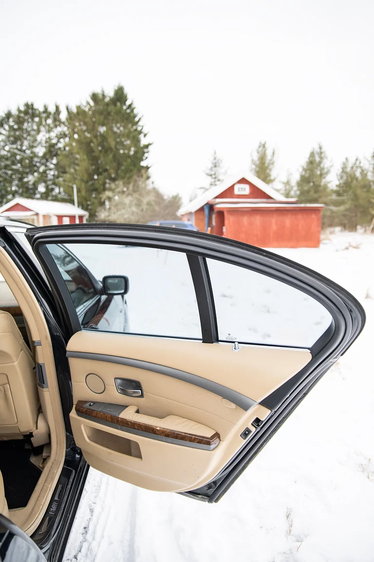 Interior image of 2002 BMW  745 iA (41)