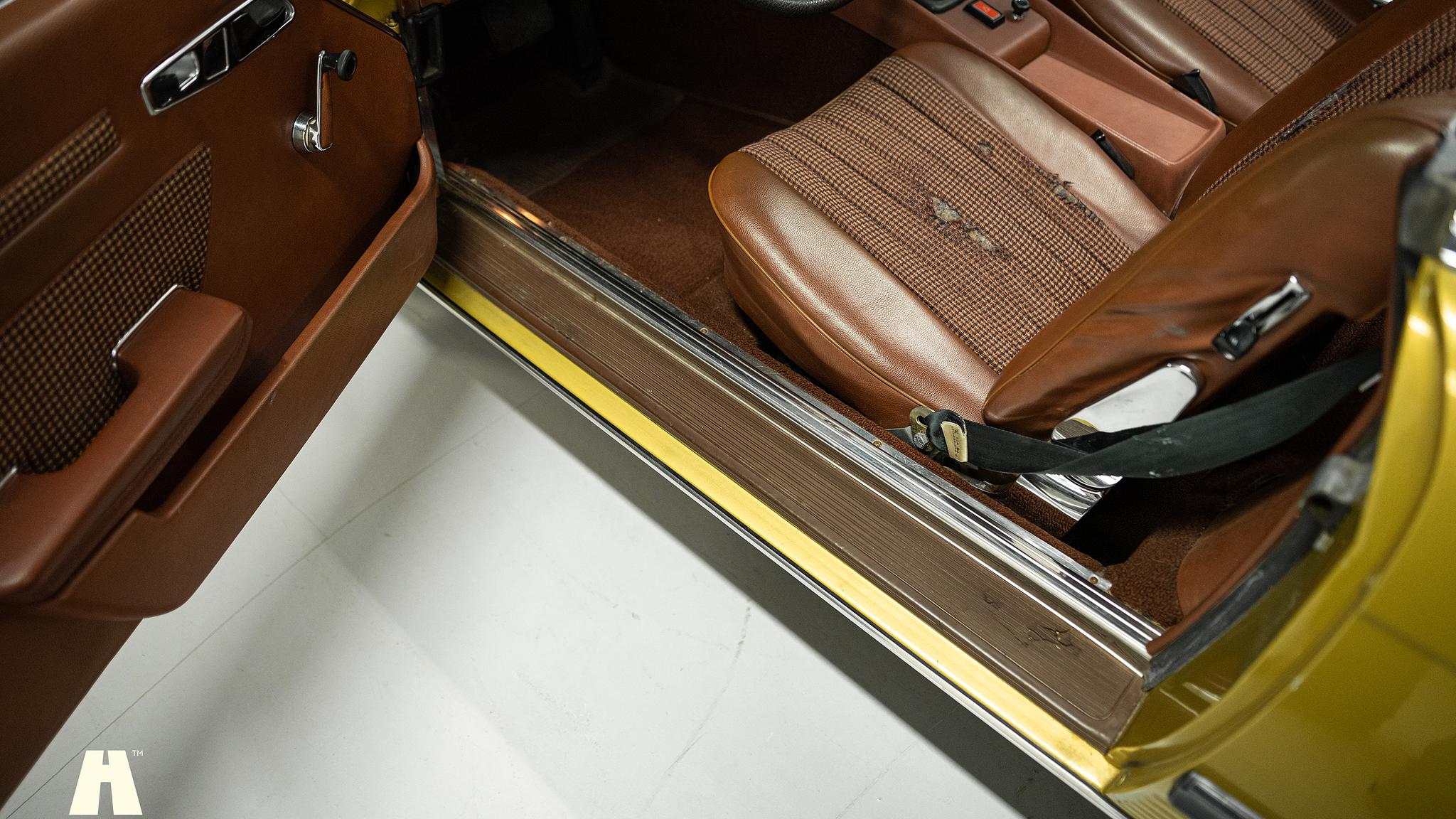 Innenraumfoto von 1975 Mercedes SL 350