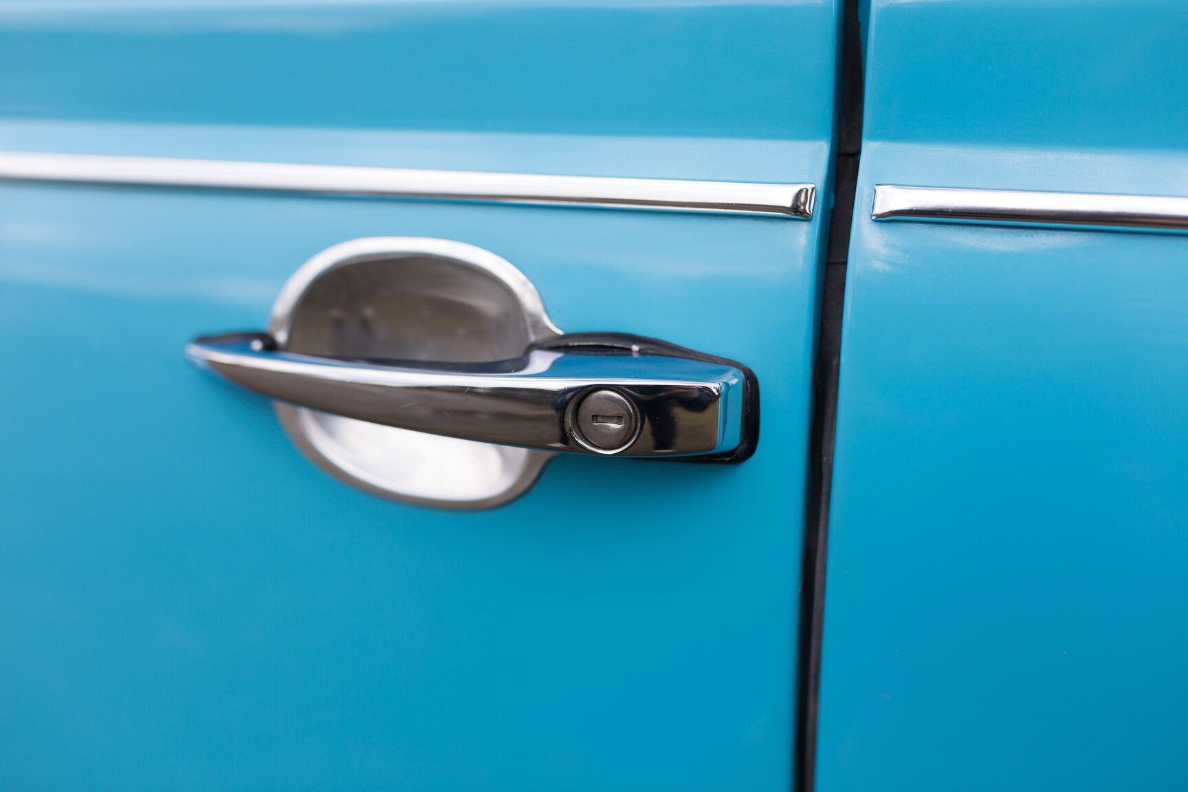 Exterior image of 1974 VW 1303 LS CAB (49)