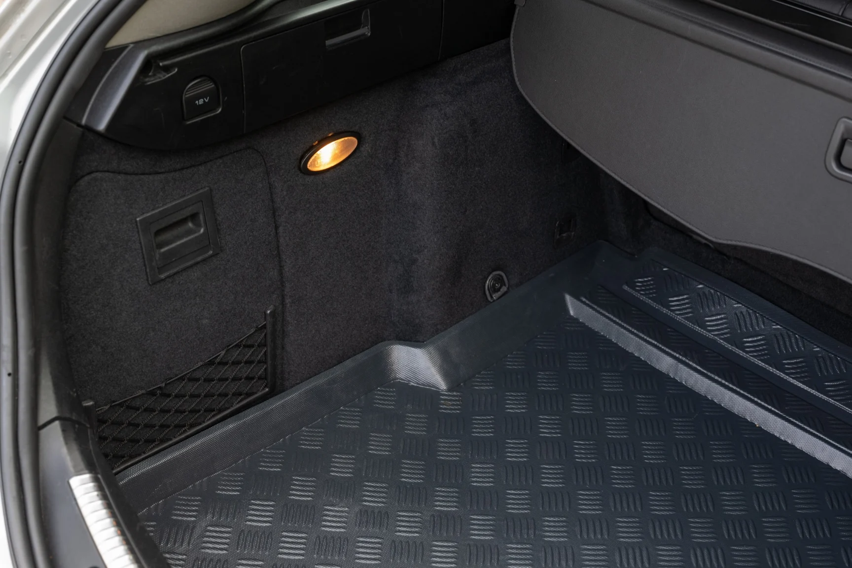 Innenraumfoto von 2008 Alfa Romeo 159 Q4 Sportwagon (5)
