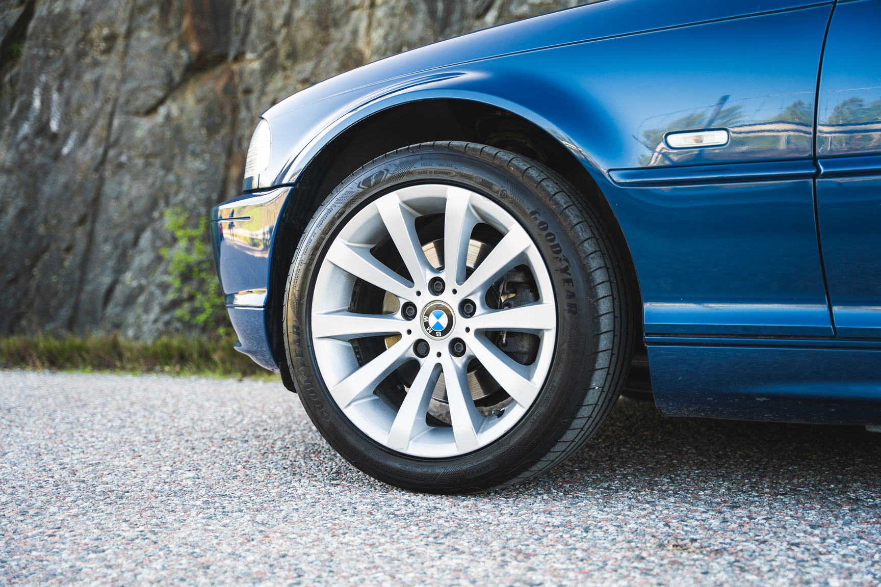 Exteriörbild på 2001 BMW E46 325 Cabriolet (23)