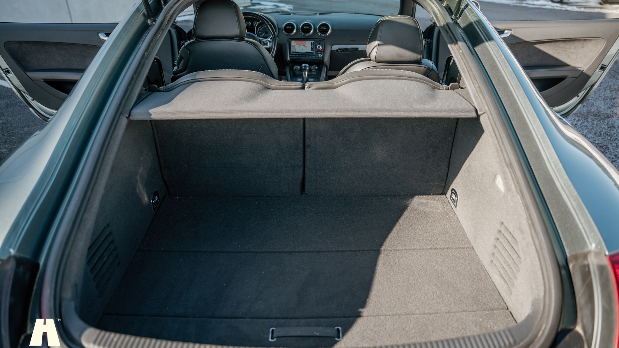 Interior image of 2009 Audi TTS (41)