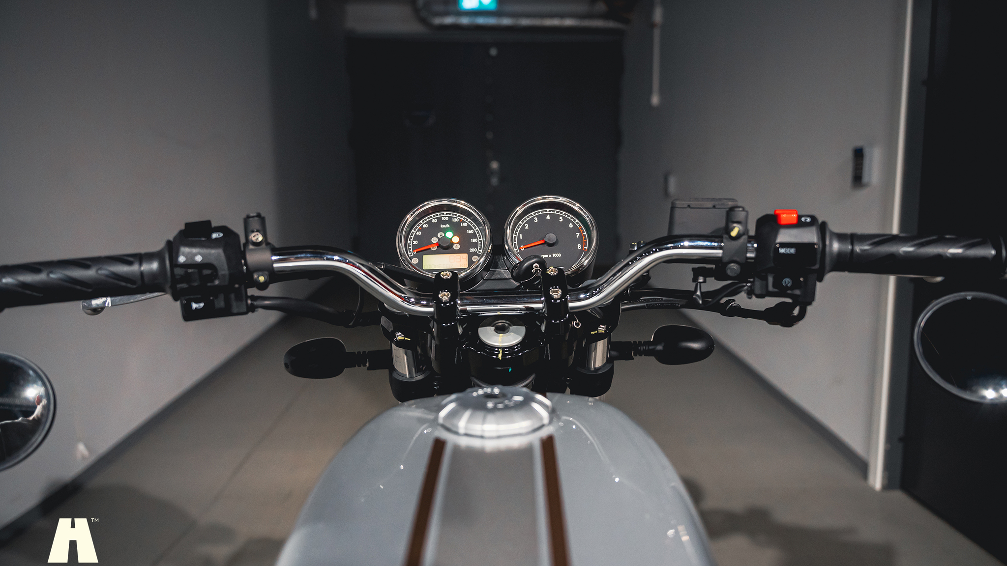 Exterior image of 2020 Moto Guzzi V7 III Special