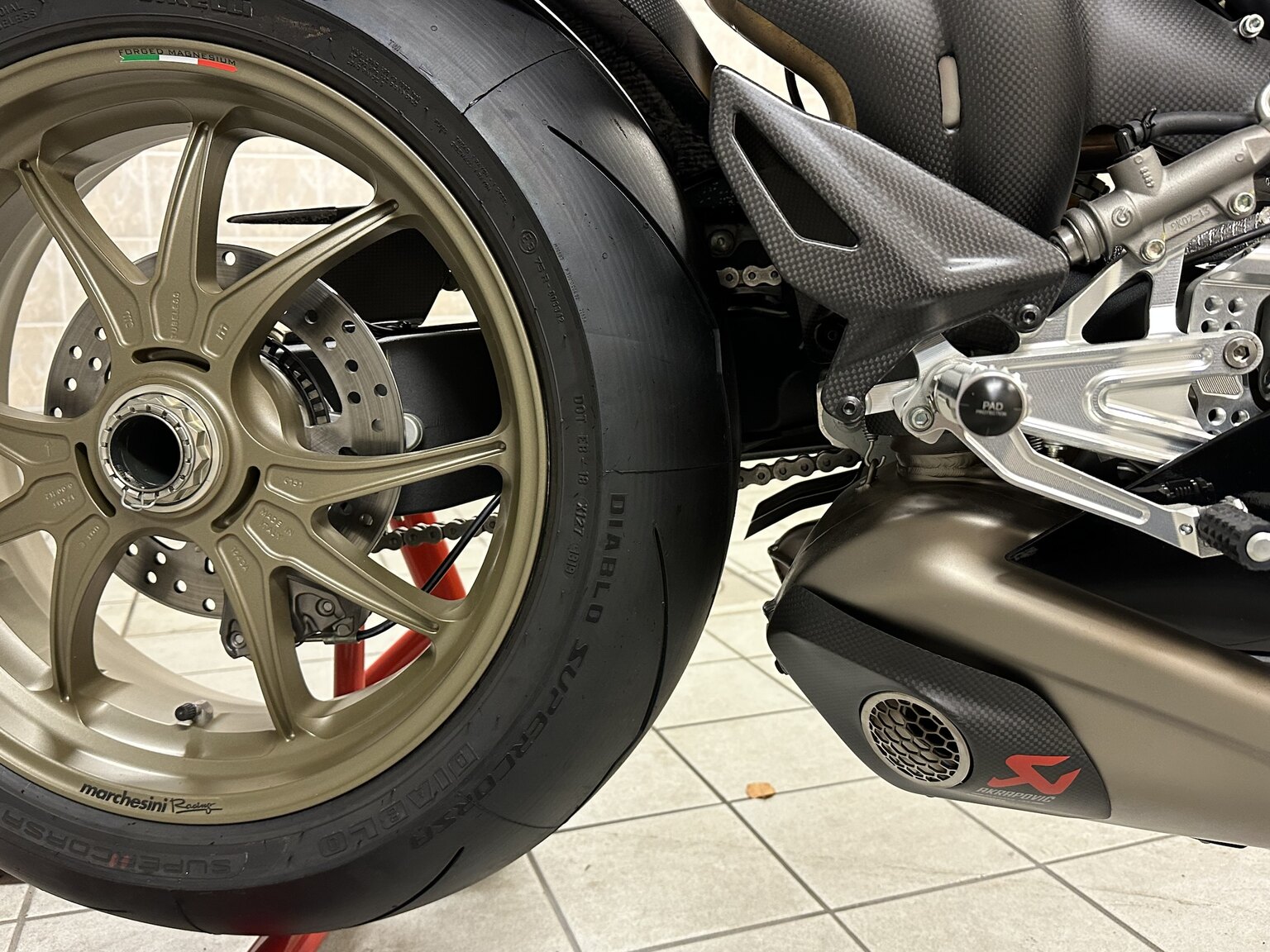 Image of 2020 Ducati Panigale V4 25° Anniversario (4) mechanics