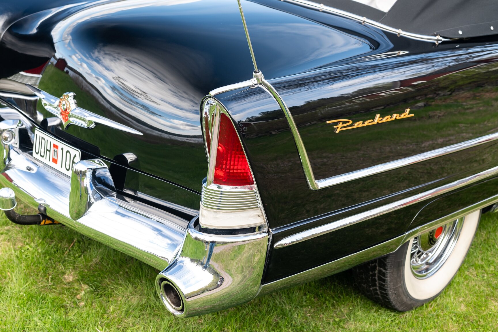 Exterior image of 1955 Packard Caribbean Cabriolet  (28)