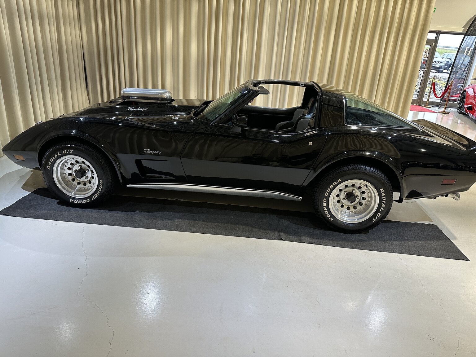 Exterior image of 1975 Chevrolet Corvette Stingray 