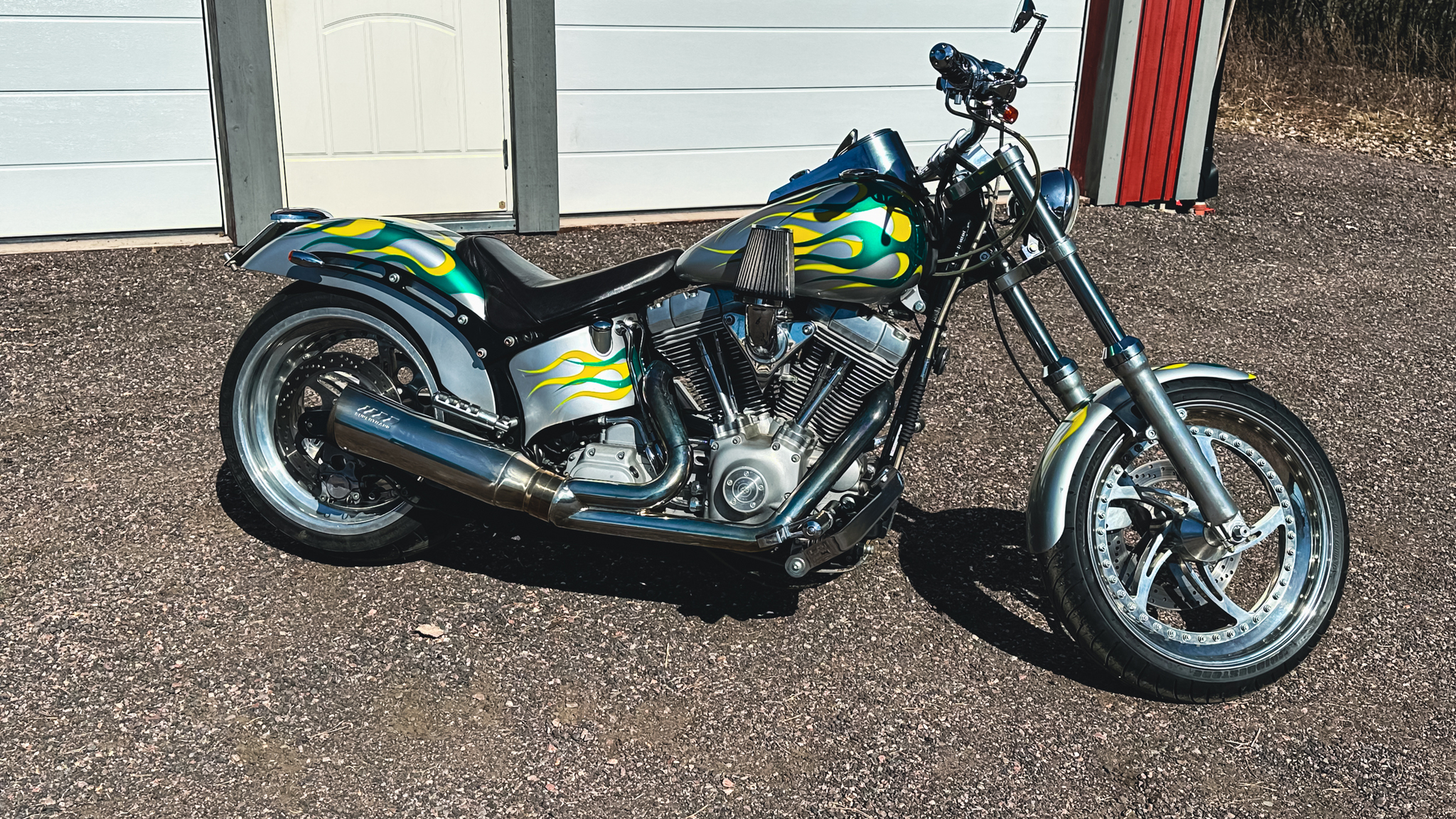 Exteriörbild på 2000 Harley-Davidson FXST Custom