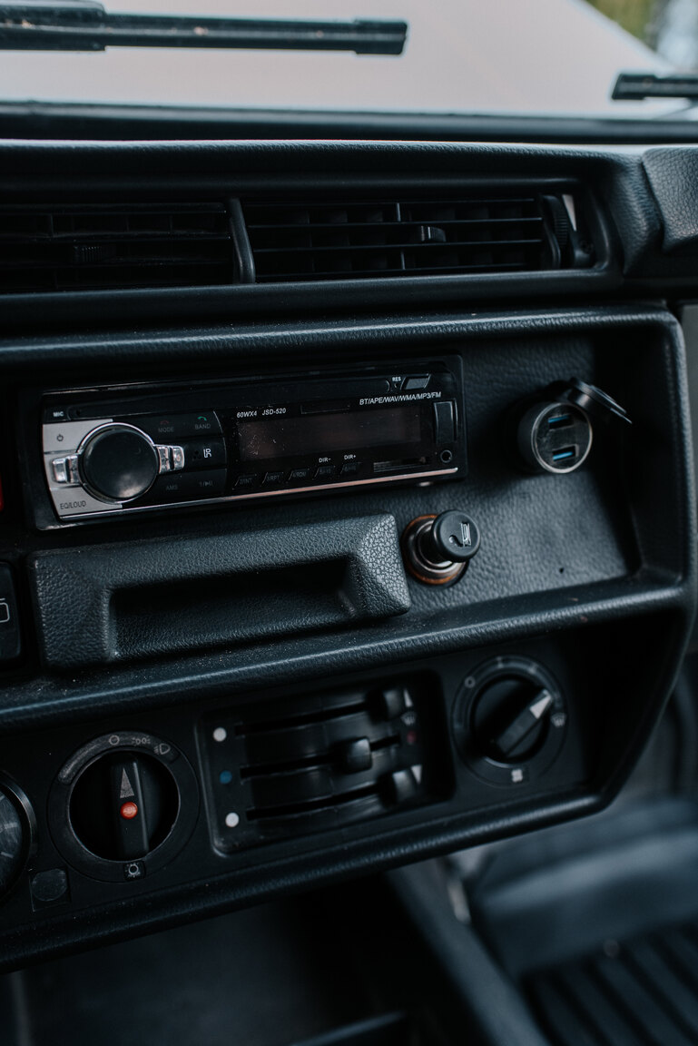 Innenraumfoto von 1989 Mercedes-Benz 300 GD