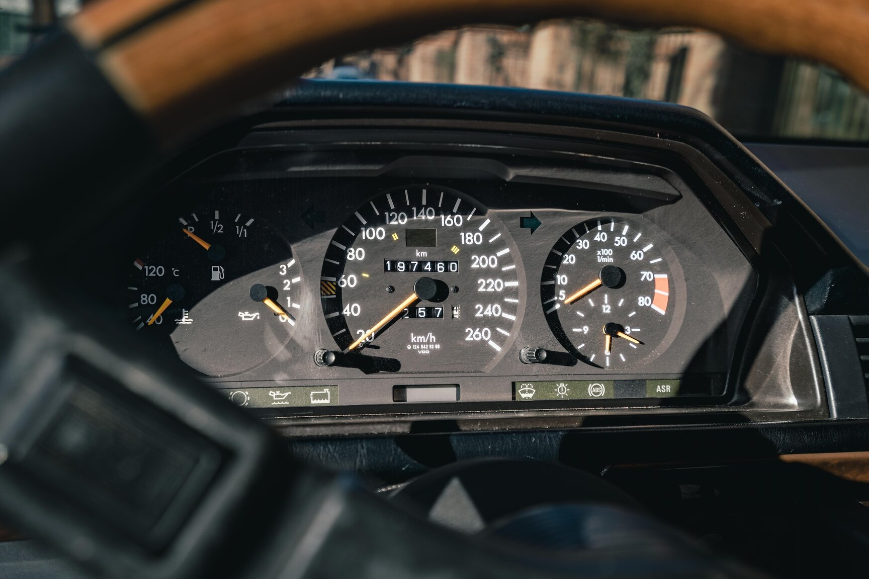 Interior image of 1991 Mercedes-Benz 300E-24 (7)