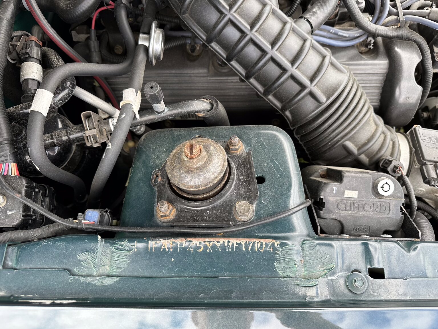 Image of 1998 Ford Mustang GT Convertible mechanics