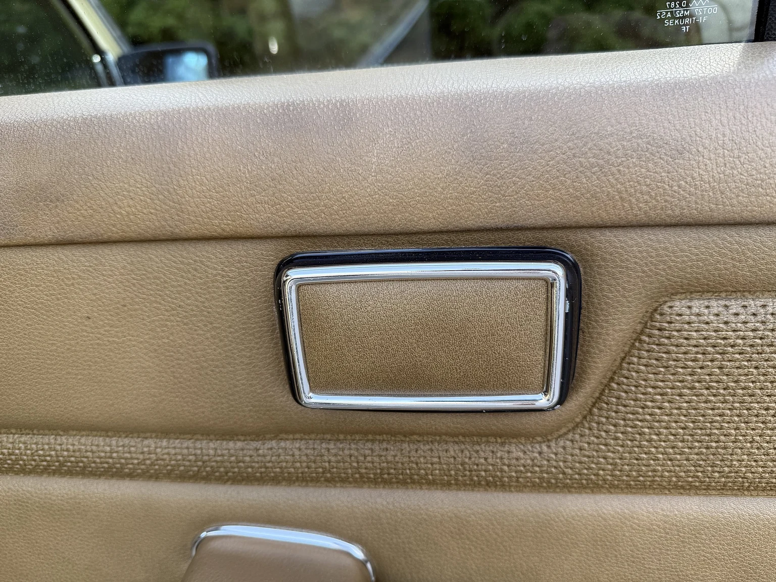 Innenraumfoto von 1974 Mercedes-Benz 230 Automatic (70)
