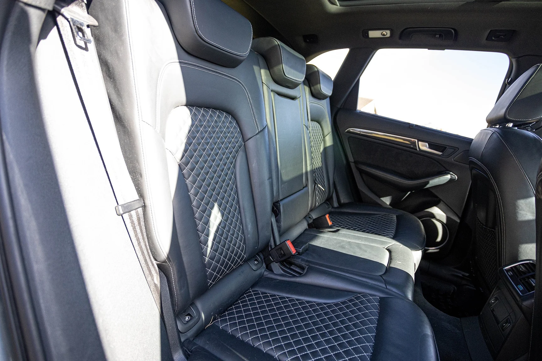 Innenraumfoto von 2017 Audi SQ 5 Plus TDI (38)