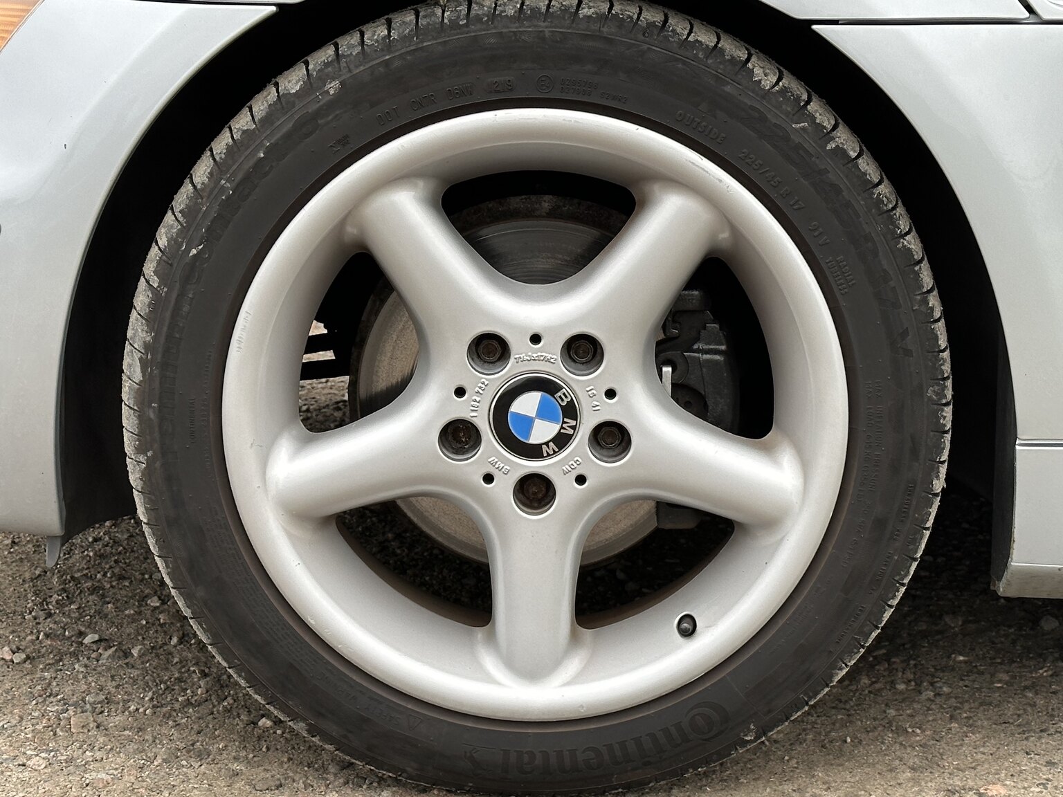 Exterior image of 1997 BMW Z3 2.8 Roadster