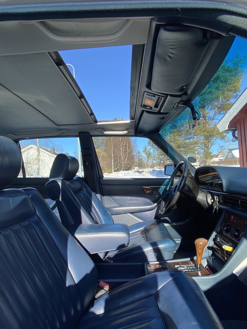 Innenraumfoto von 1988 Mercedes-Benz 300 SE