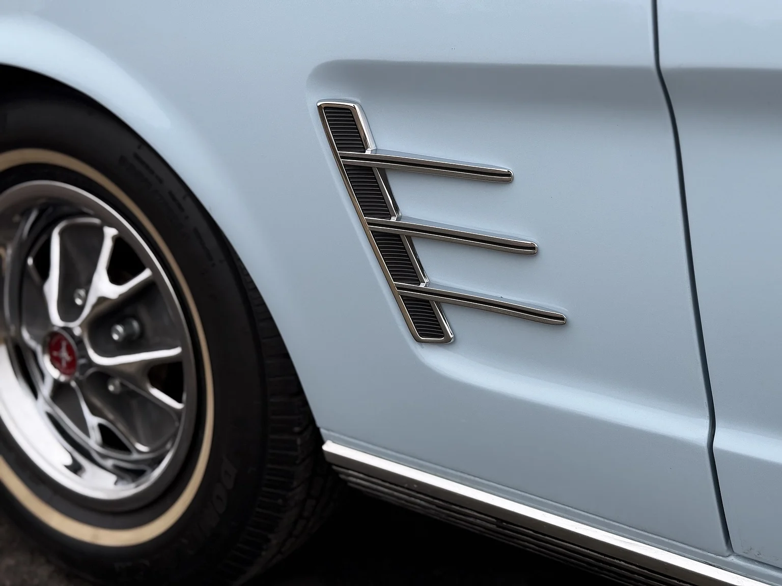 Exteriörbild på 1966 Ford Mustang Convertible 289 V8 (44)