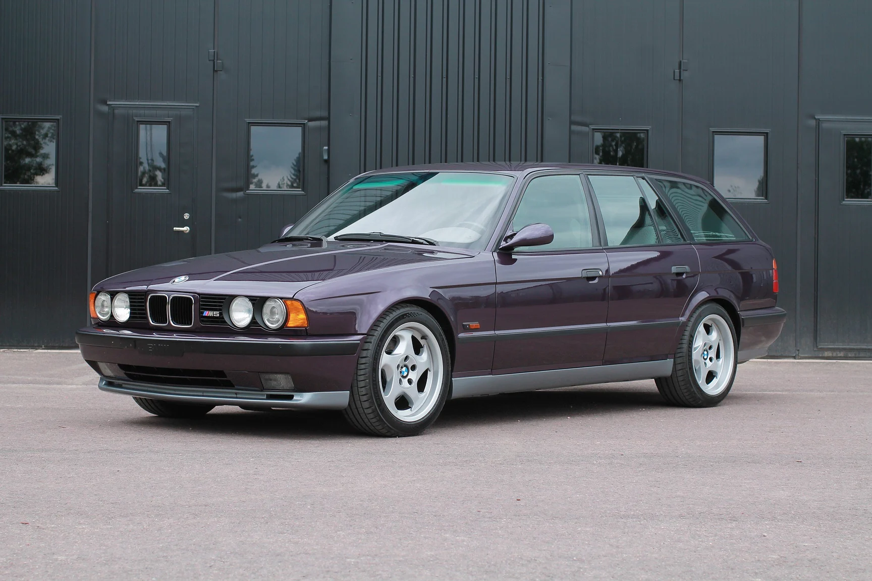 Exterior image of 1993 BMW M5 Touring 3.8 Manual (1)