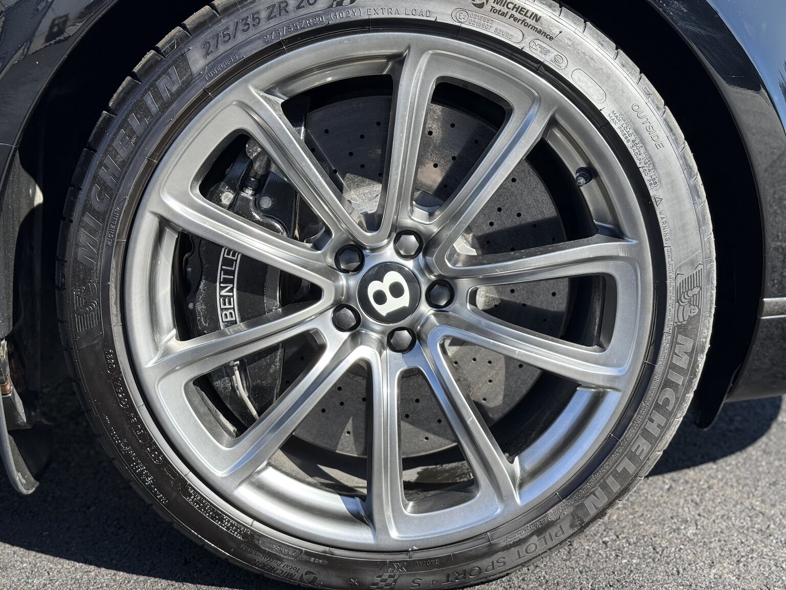 Exteriörbild på 2011 Bentley Continental Supersports