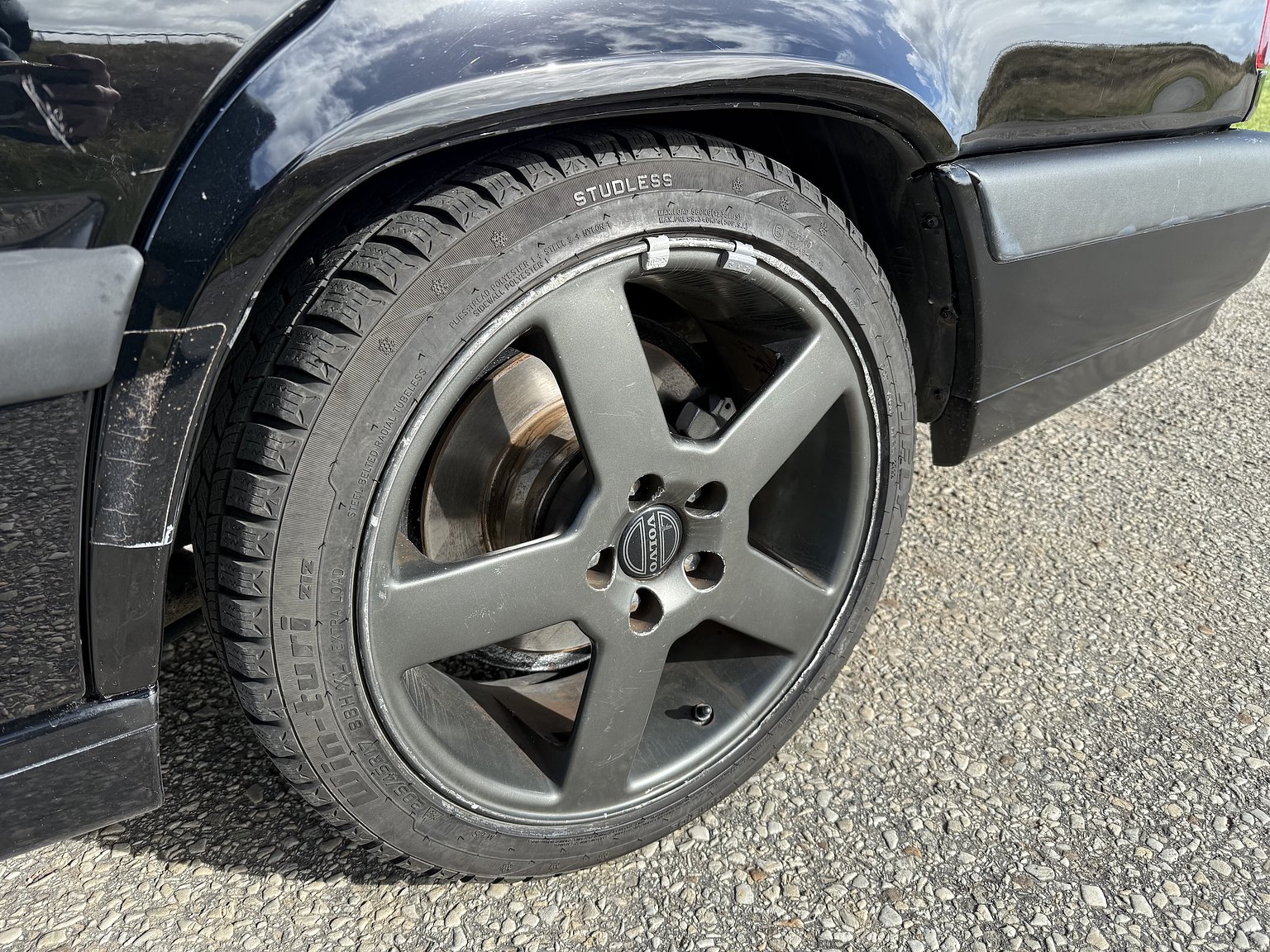 Exterior image of 1995 VOLVO 855 T5R T-5R