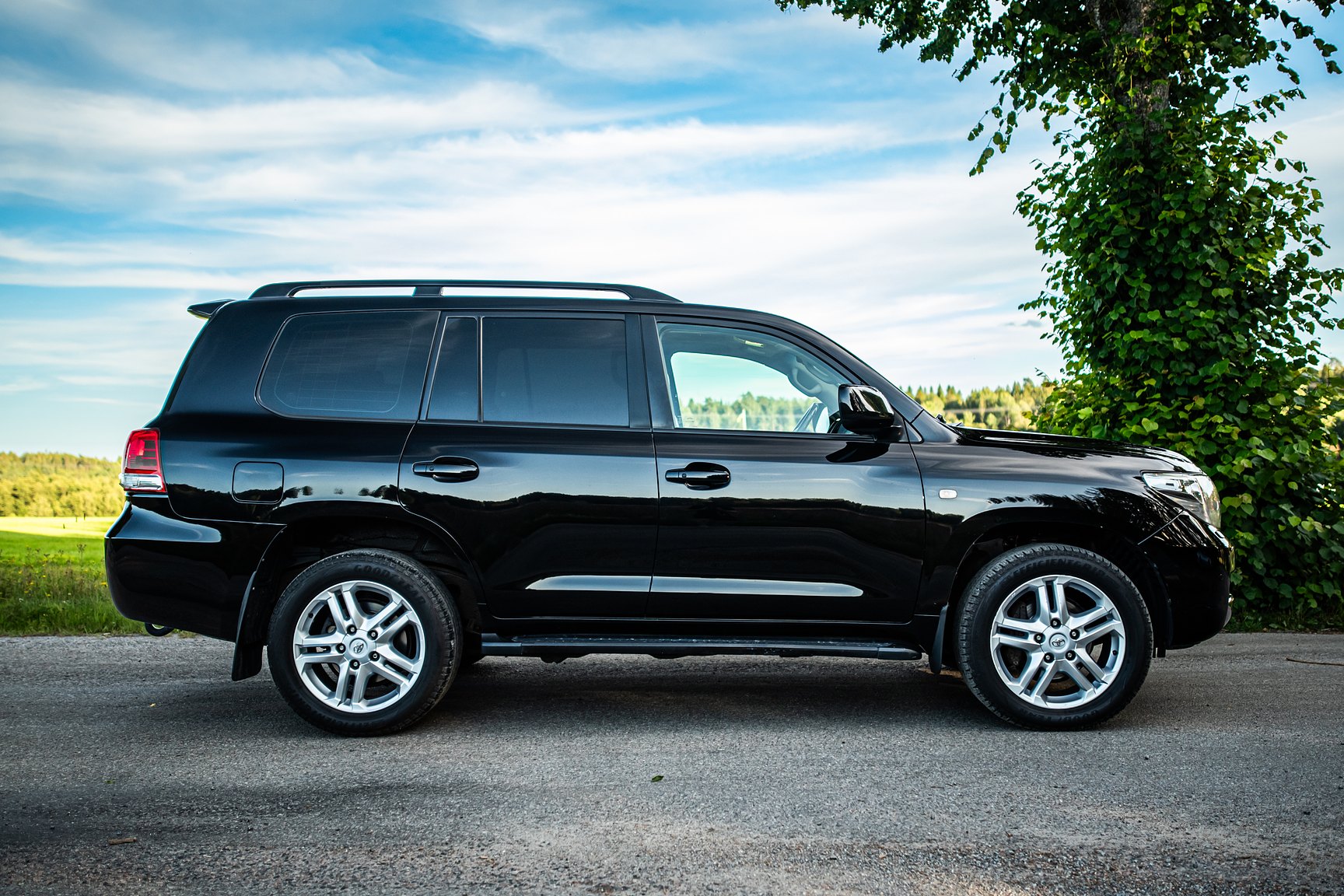 Exterior image of 2008 Toyota Land Cruiser 4.5 4WD V8
