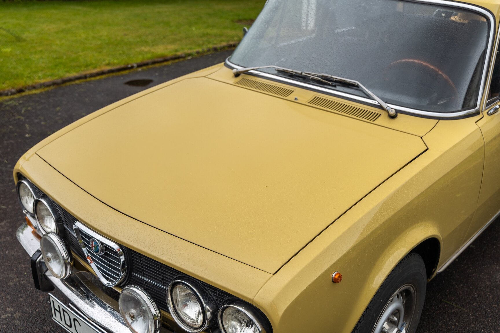 Exterior image of 1974 Alfa Romeo Berlina 2000