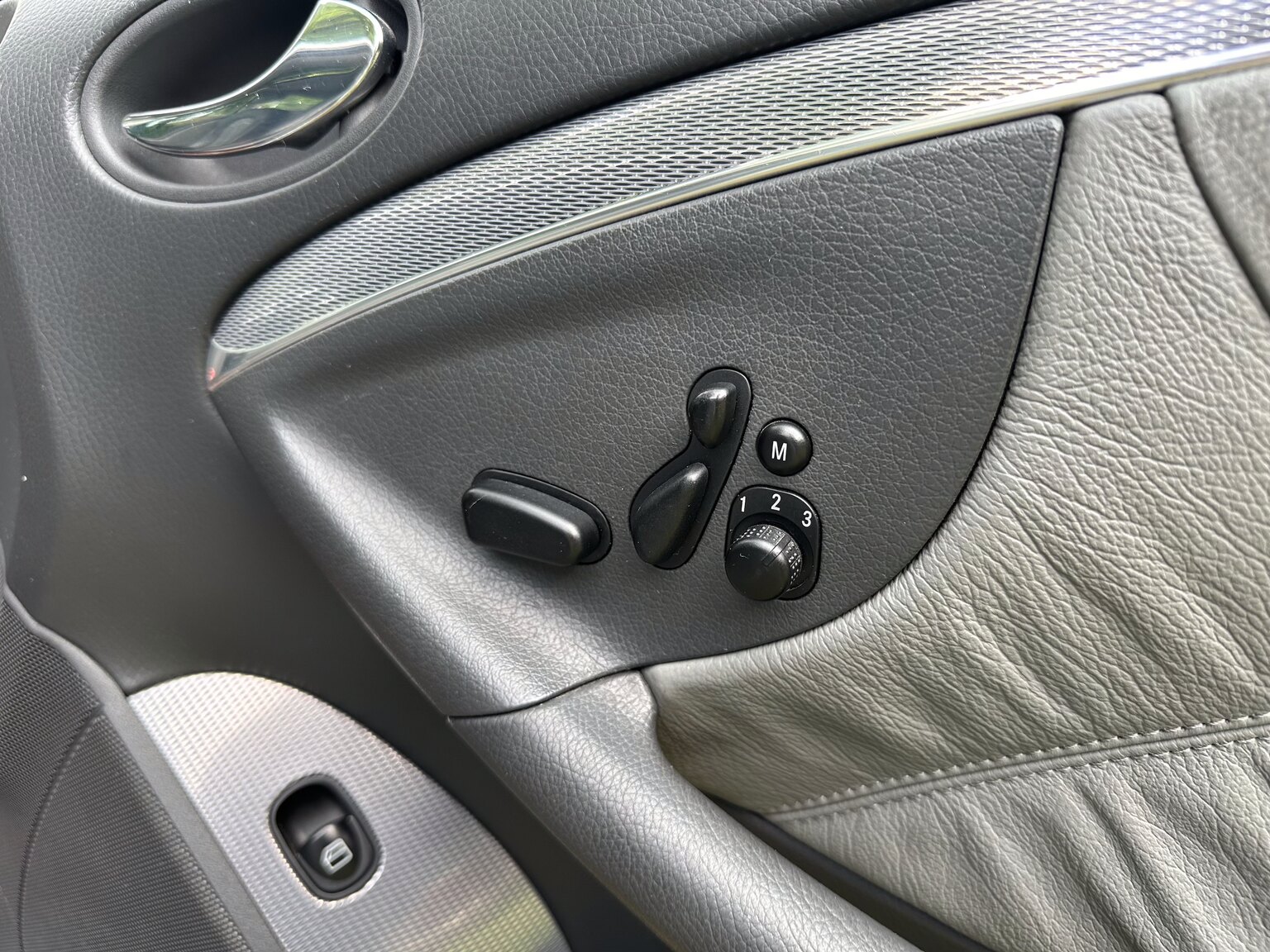 Innenraumfoto von 2003 Mercedes CLK 500