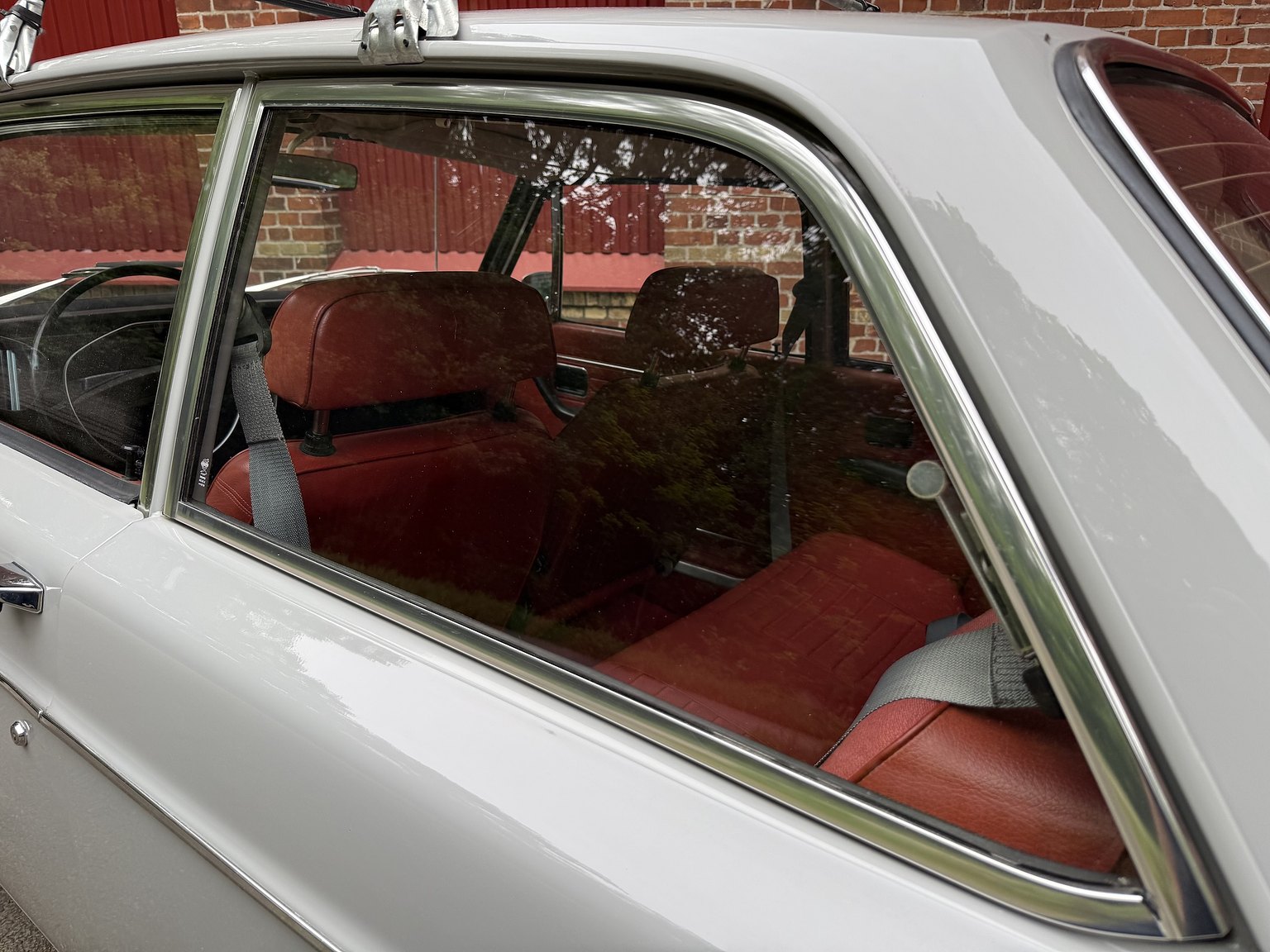 Exterior image of 1970 Volvo 142 Automatic