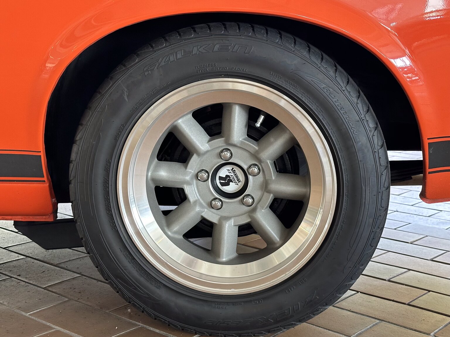 Exteriörbild på 1969 Ford Mustang Fastback Boss Race Car