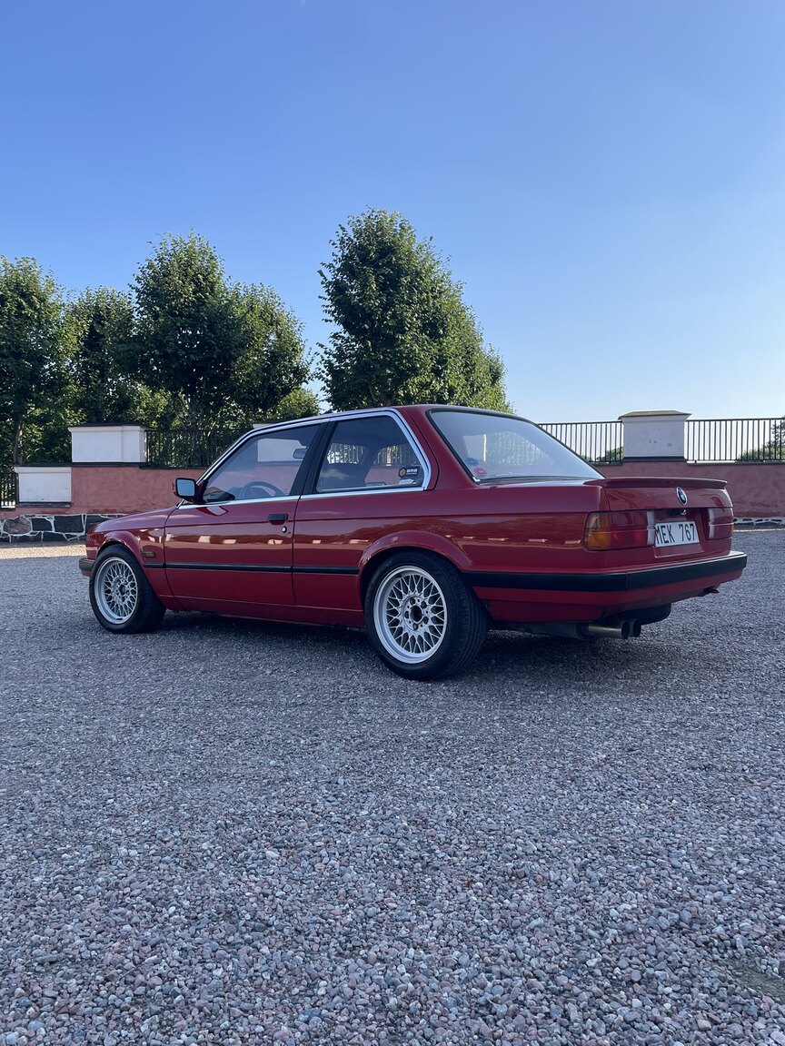 Exteriörbild på 1987 BMW 320i