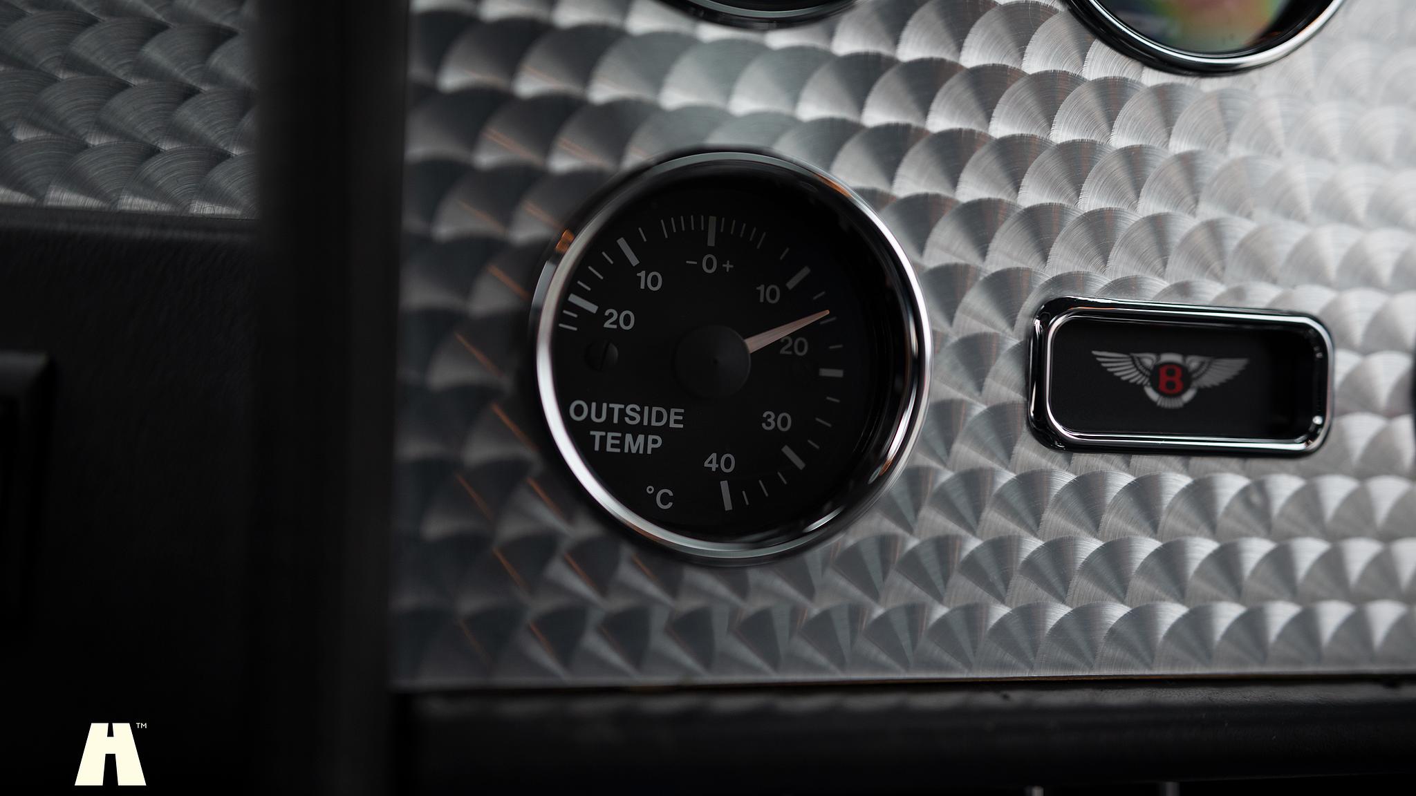 Innenraumfoto von 1997 Bentley Continental T (20)