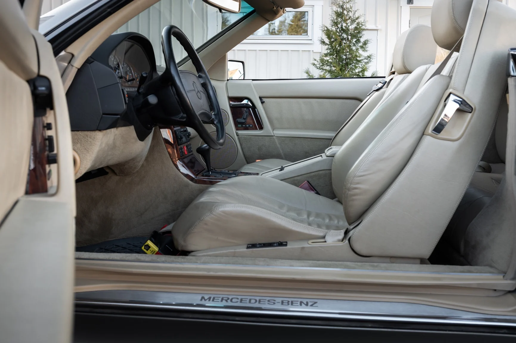Interior image of 1991 Mercedes-Benz 500 SL (5)