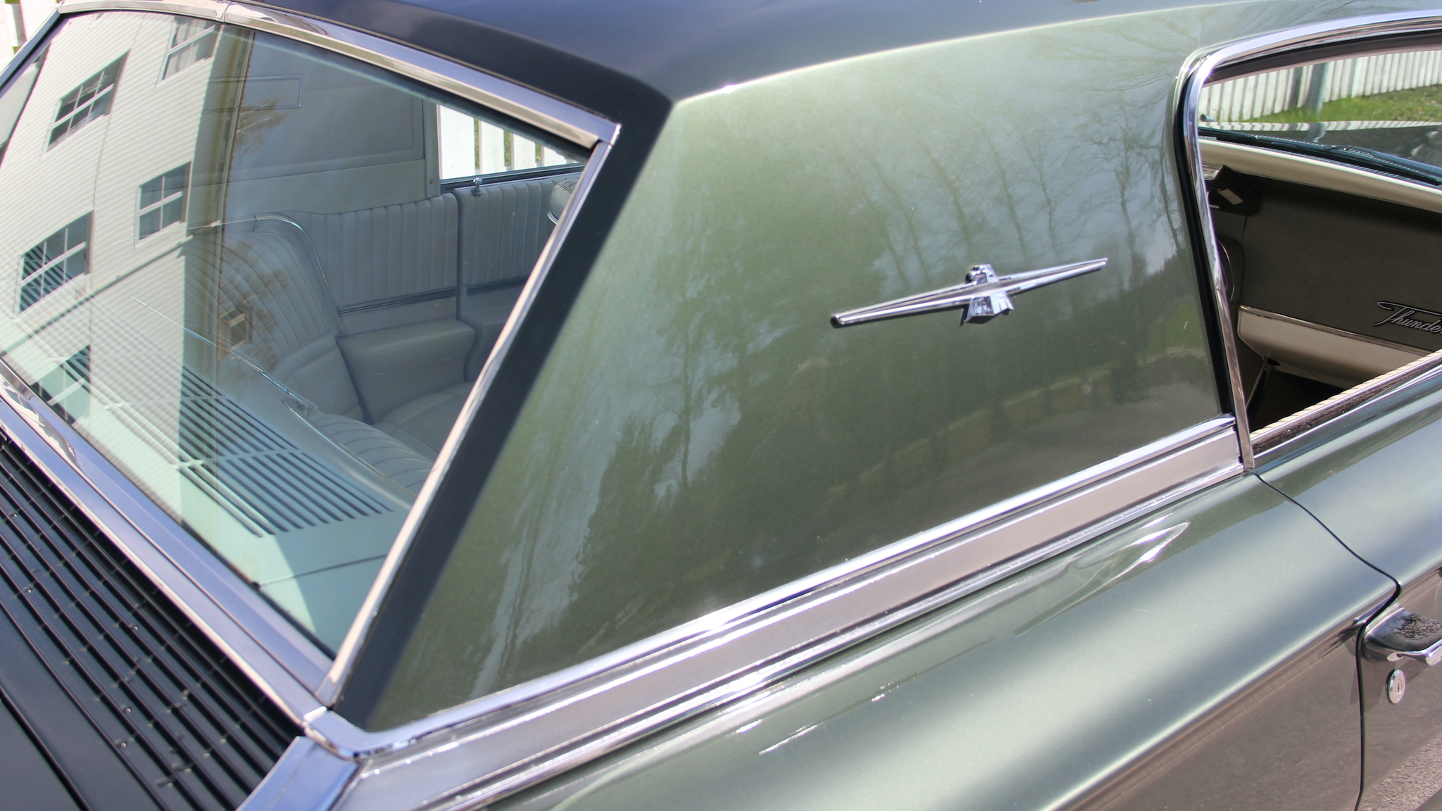 Exteriörbild på 1966 Ford Thunderbird Town Hardtop 6.4