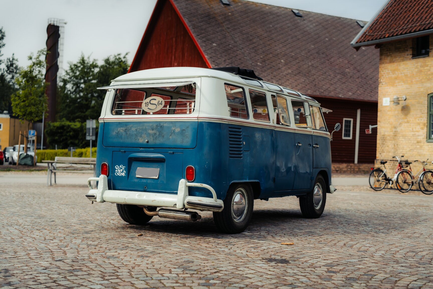 Aussenfoto 1964 Volkswagen Kleinbus Transporter 1500 Deluxe “21-fönsters Samba”