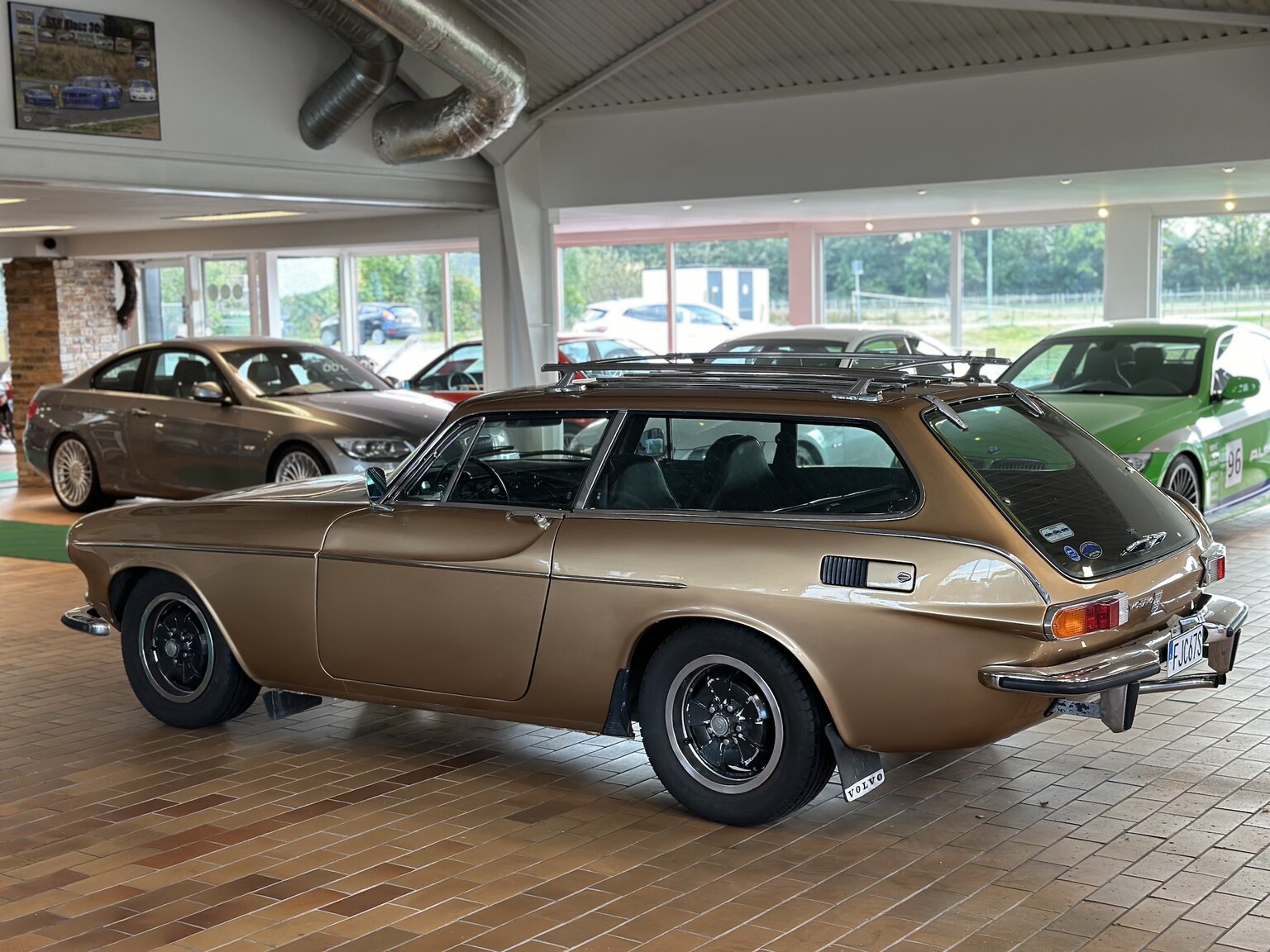 Exterior image of 1973 Volvo 1800 ES (6)