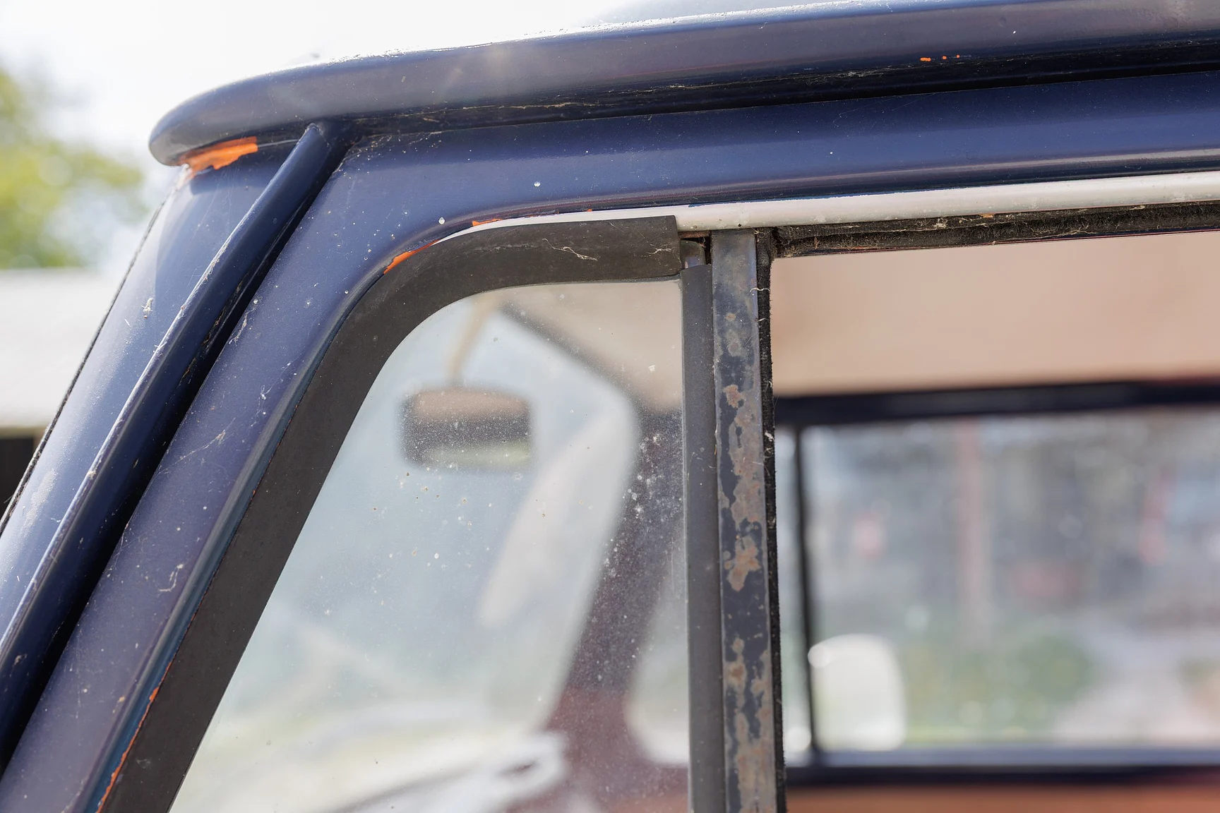 Exterior image of 1973 Volkswagen Typ 2 Transporter T2 (25)