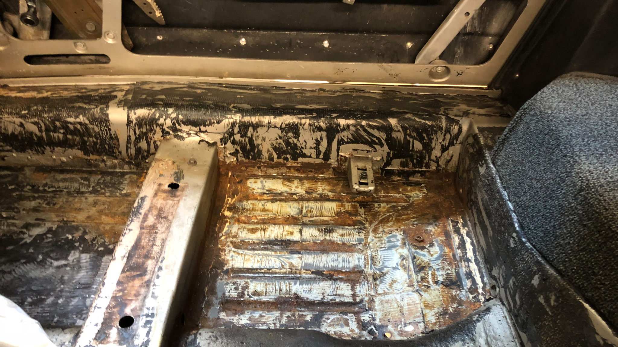 Interior image of 1970 Mercedes 280 SL Pagoda (89)