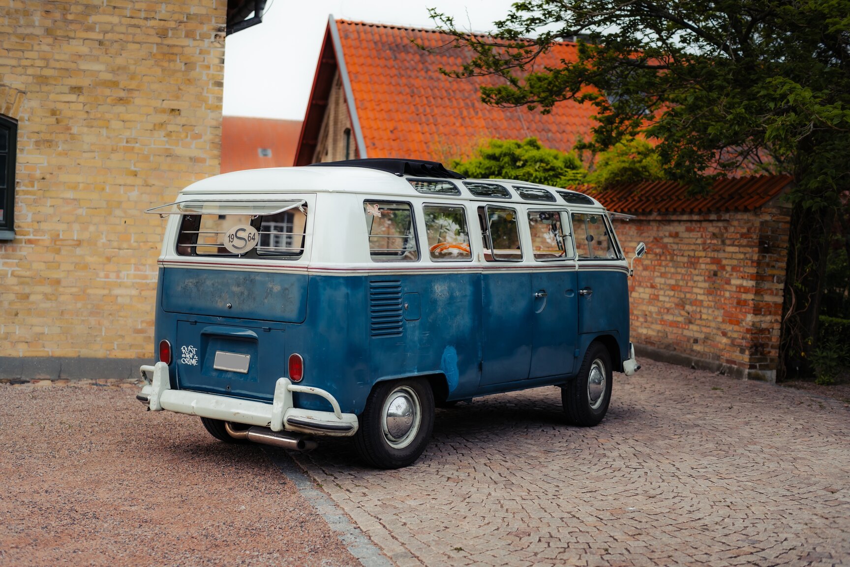 Aussenfoto 1964 Volkswagen Kleinbus Transporter 1500 Deluxe “21-fönsters Samba”