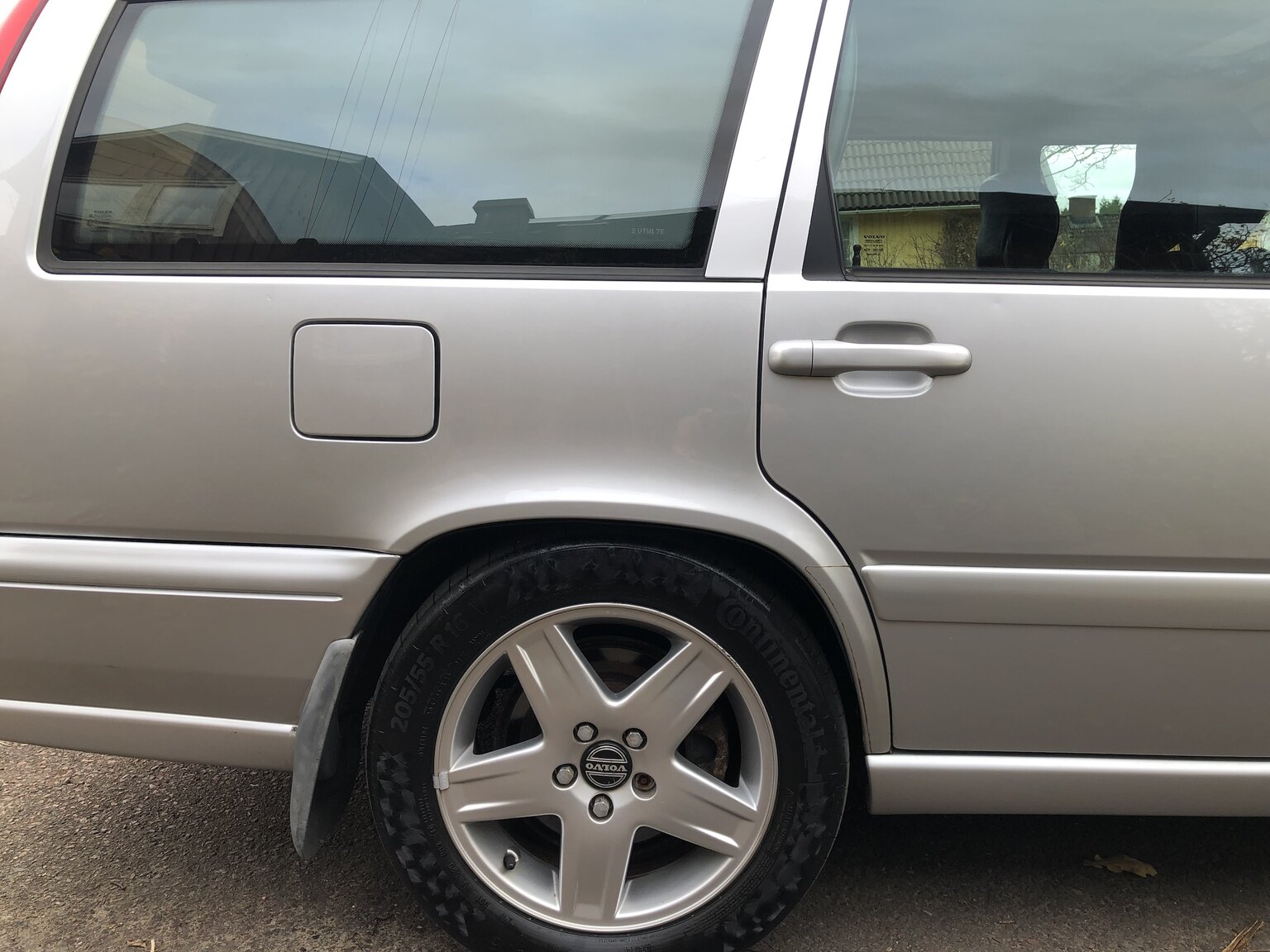 Exteriörbild på 1998 Volvo V70 R AWD