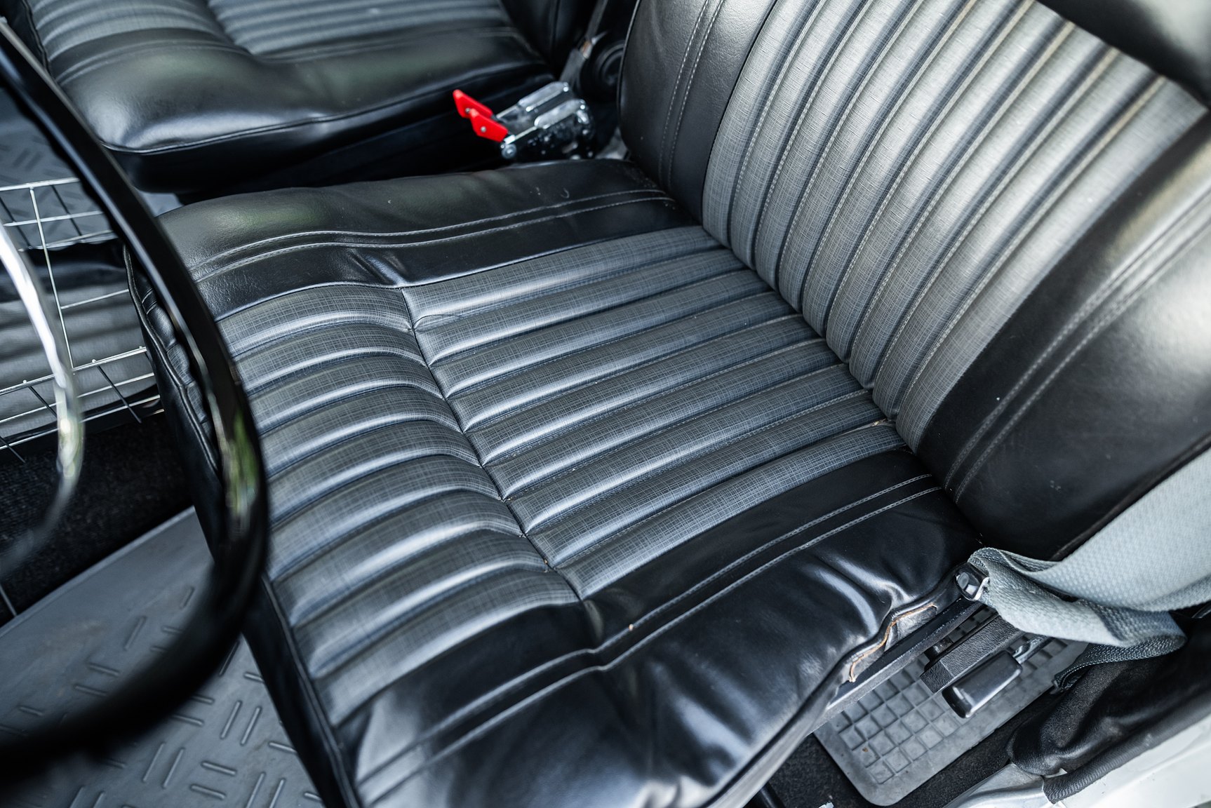 Interior image of 1967 Volvo 144 1.8 
