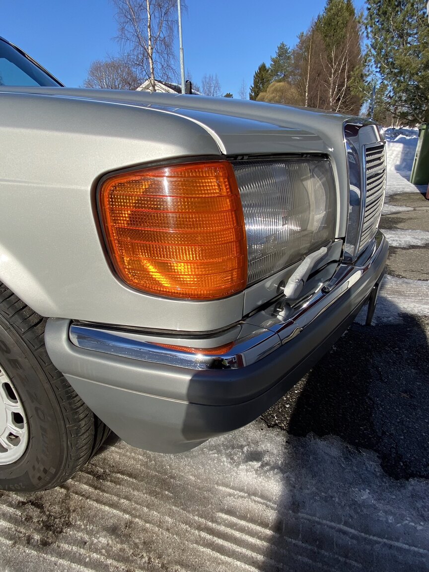 Exteriörbild på 1988 Mercedes-Benz 300 SE