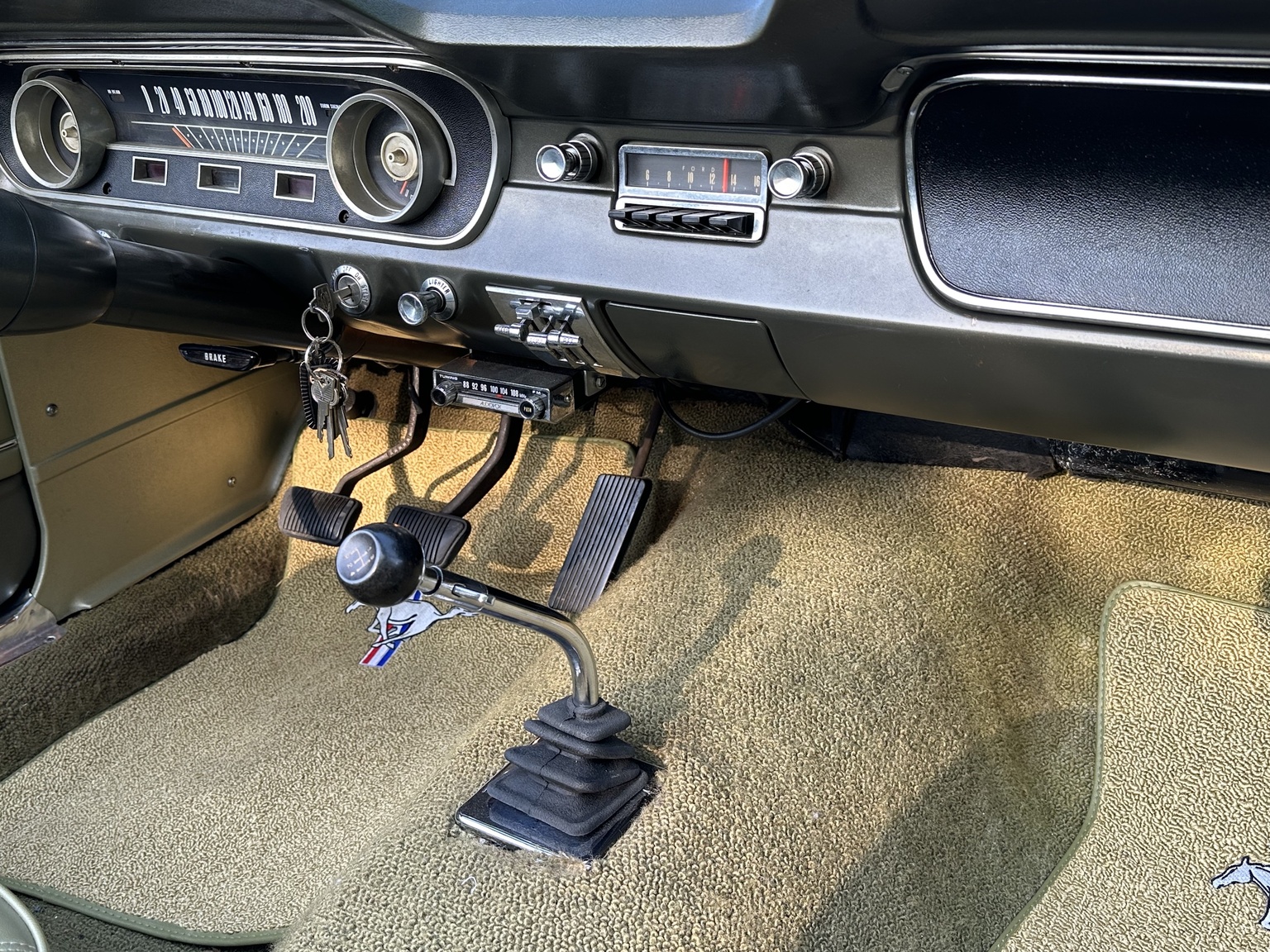 Interior image of 1965 Ford Mustang 289 Cabriolet