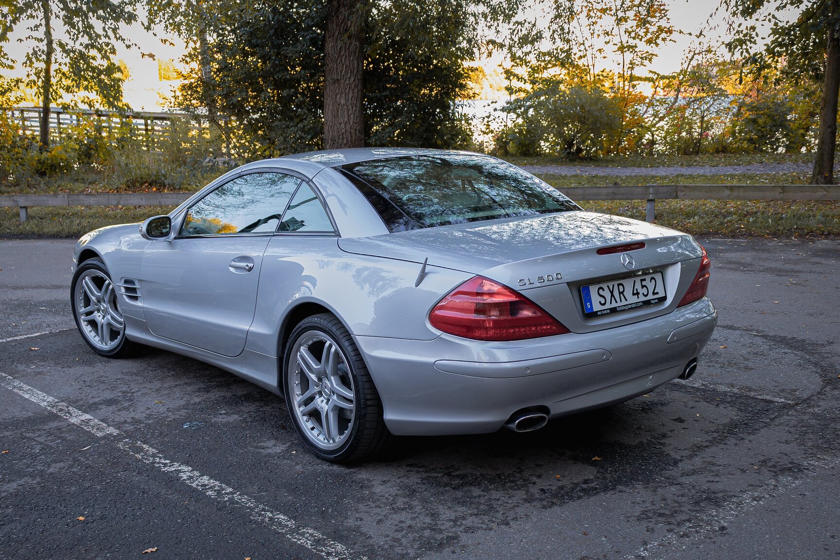 Exterior image of 2002 Mercedes-Benz SL 500