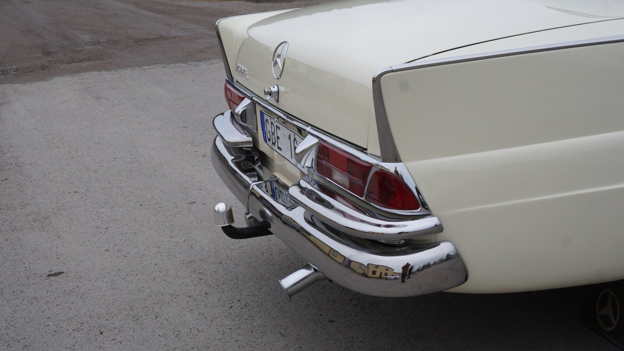 Exteriörbild på 1966 Mercedes-Benz 230 S