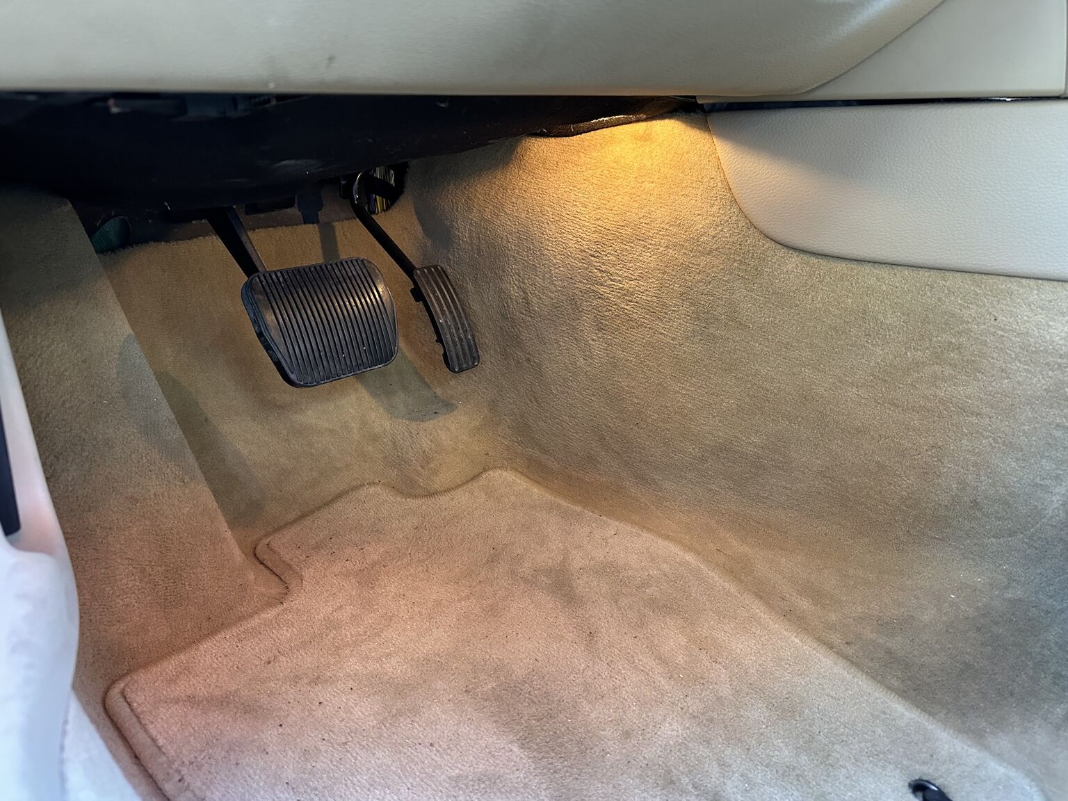 Innenraumfoto von 2007 Jaguar XKR (16)