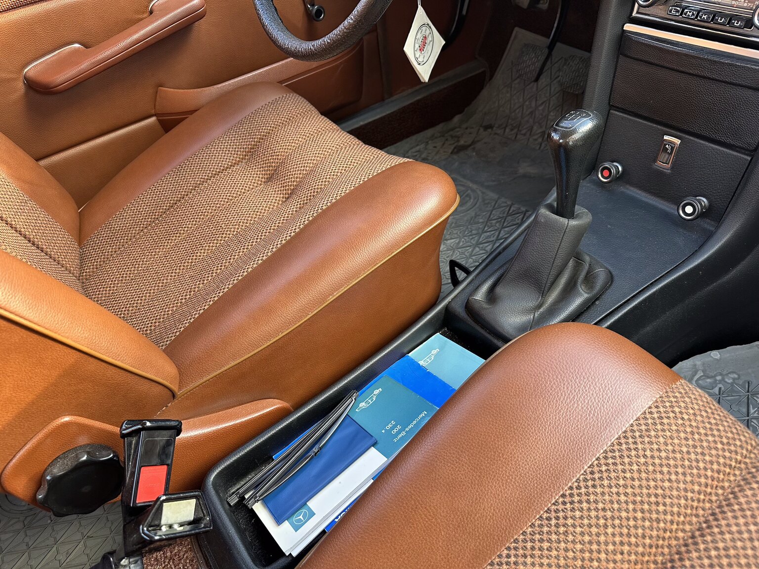 Interiörbild 1975 Mercedes Benz 200