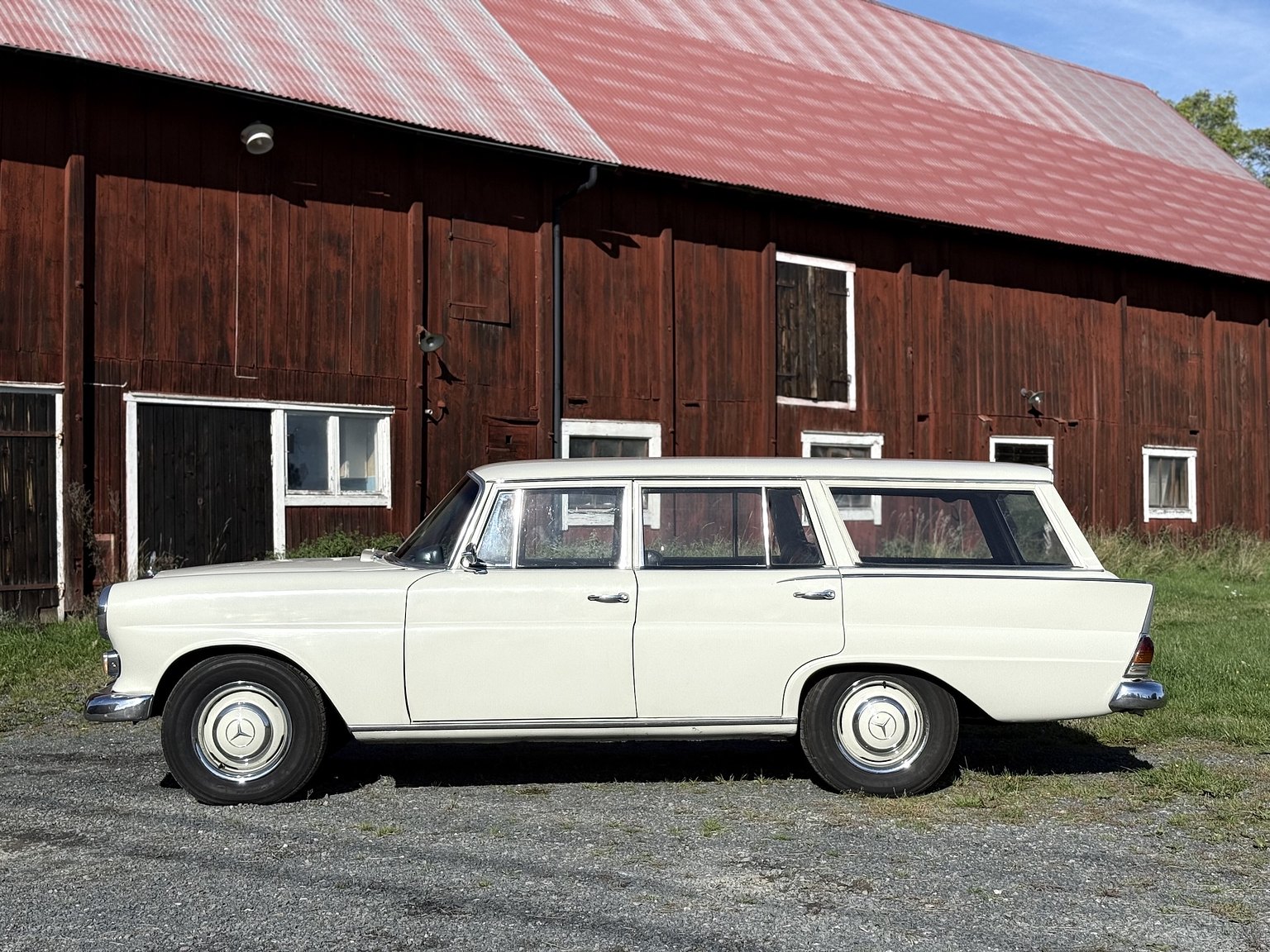 Exteriörbild på 1967 Mercedes-Benz 200D Safari
