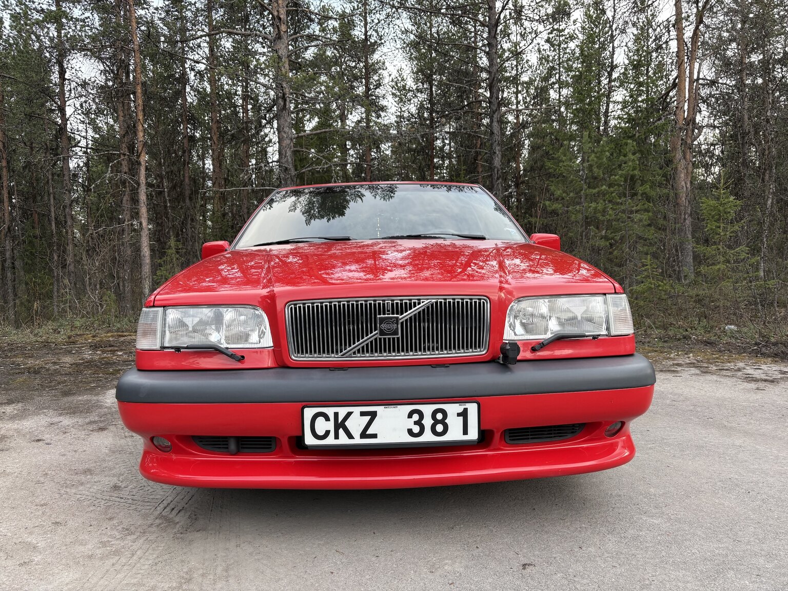 Exterior image of 1996 Volvo 850 R